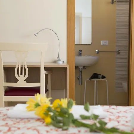 Piazza Vittorio Panzió 3*